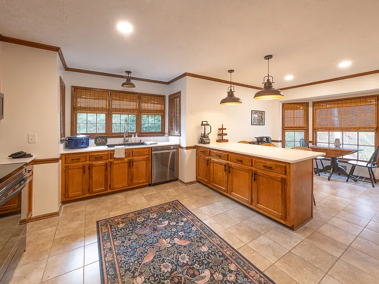 140 Nina Celeste Ln — Photo 9