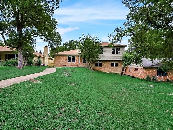 3rd image of 3078 Coombs Creek Dr