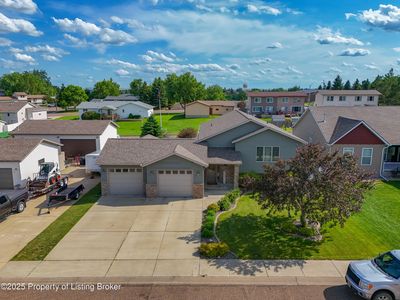 662 13th St E, Dickinson, ND, 58601