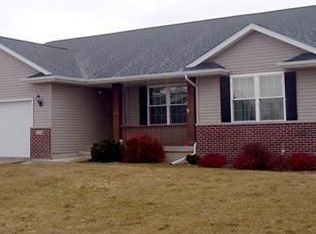 130 Pleasant Creek Dr, Palo, IA