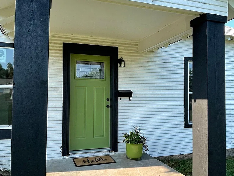 1317 E Broadway St — Photo 33
