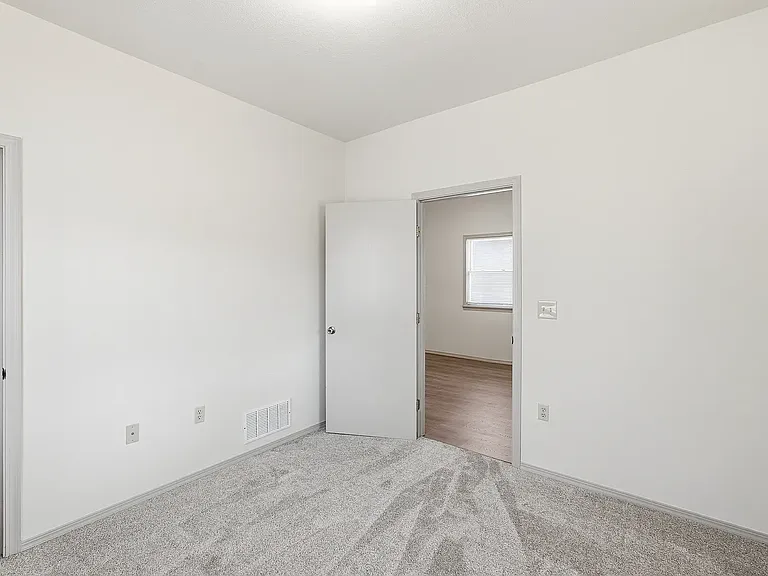 1204 W 2nd St N — Photo 15