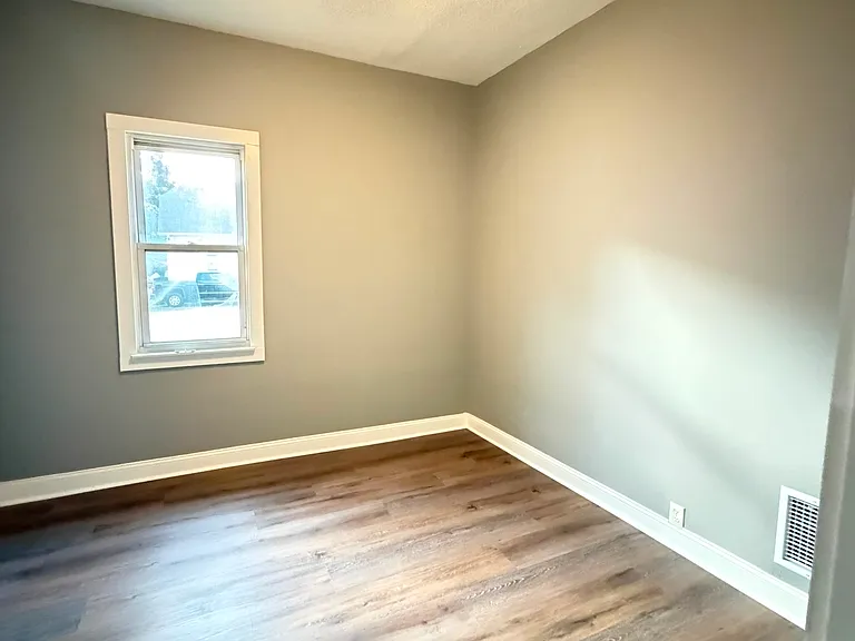 250 S Sherman Dr — Photo 9