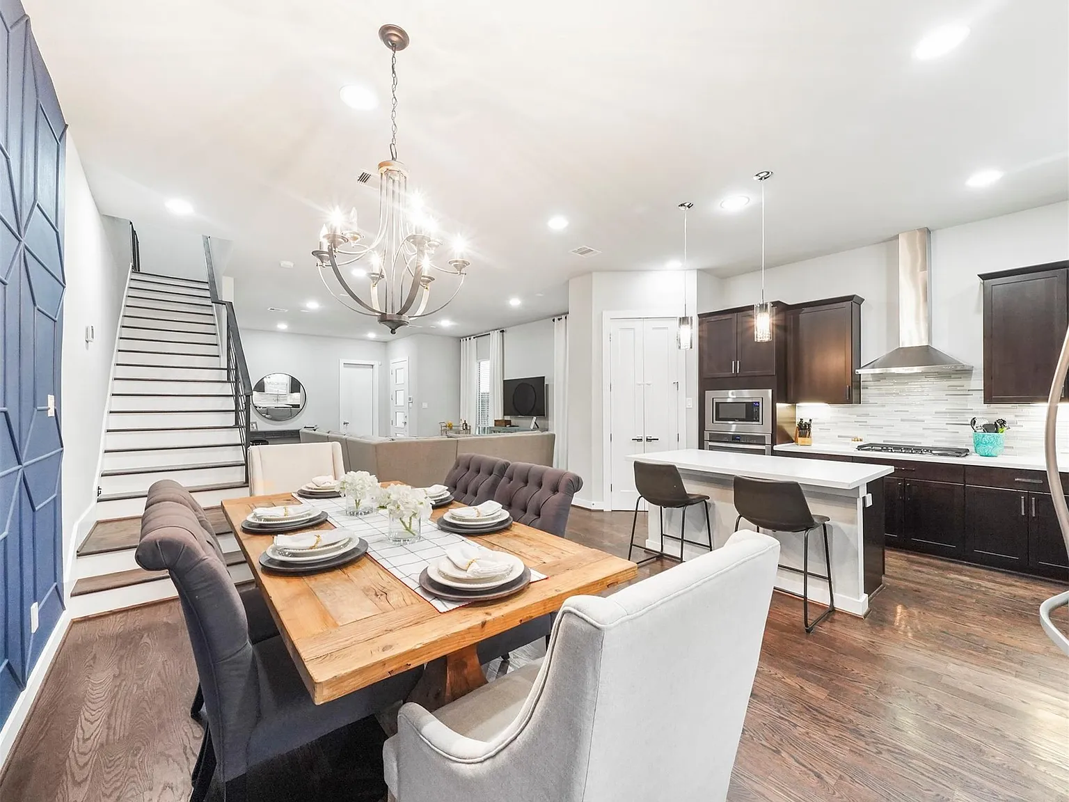 4 bed, 2.5 bath, 2151 sqft, $3,650 — Photo 4