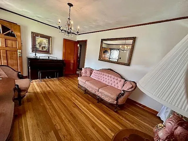 1878 Hubert Ave — Photo 2
