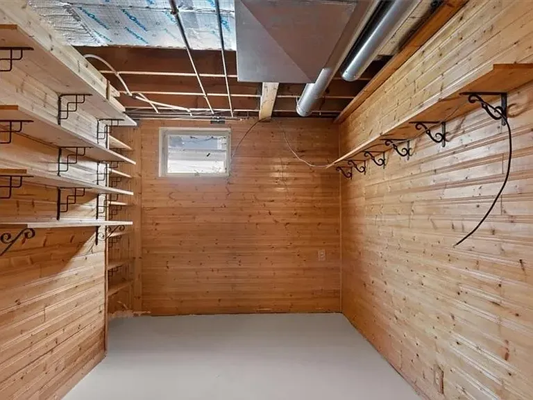 300 Aristocrat Dr — Photo 10