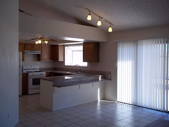 3rd image of 7962 Hackberry Dr