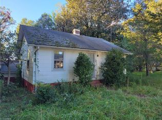 437 N Smith St, Liberty, NC 27298