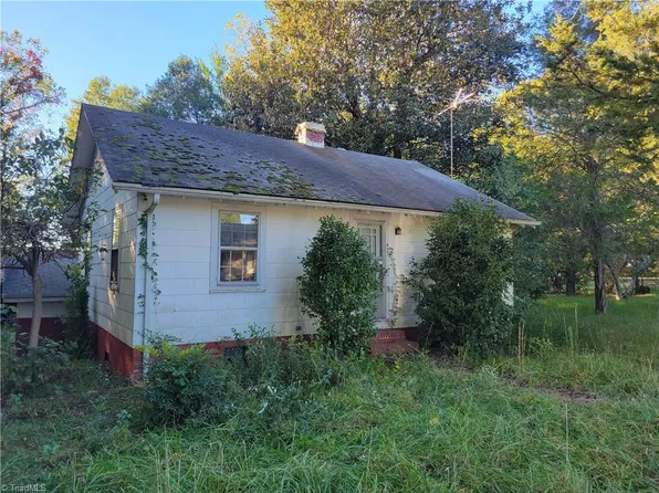 437 N Smith St, Liberty, NC 27298