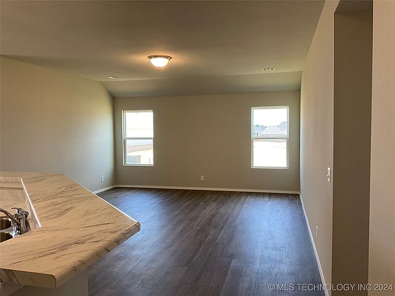 2nd image of 1108 W Cheyenne Ln