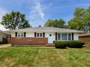 3900 River Ln, Rocky River, OH