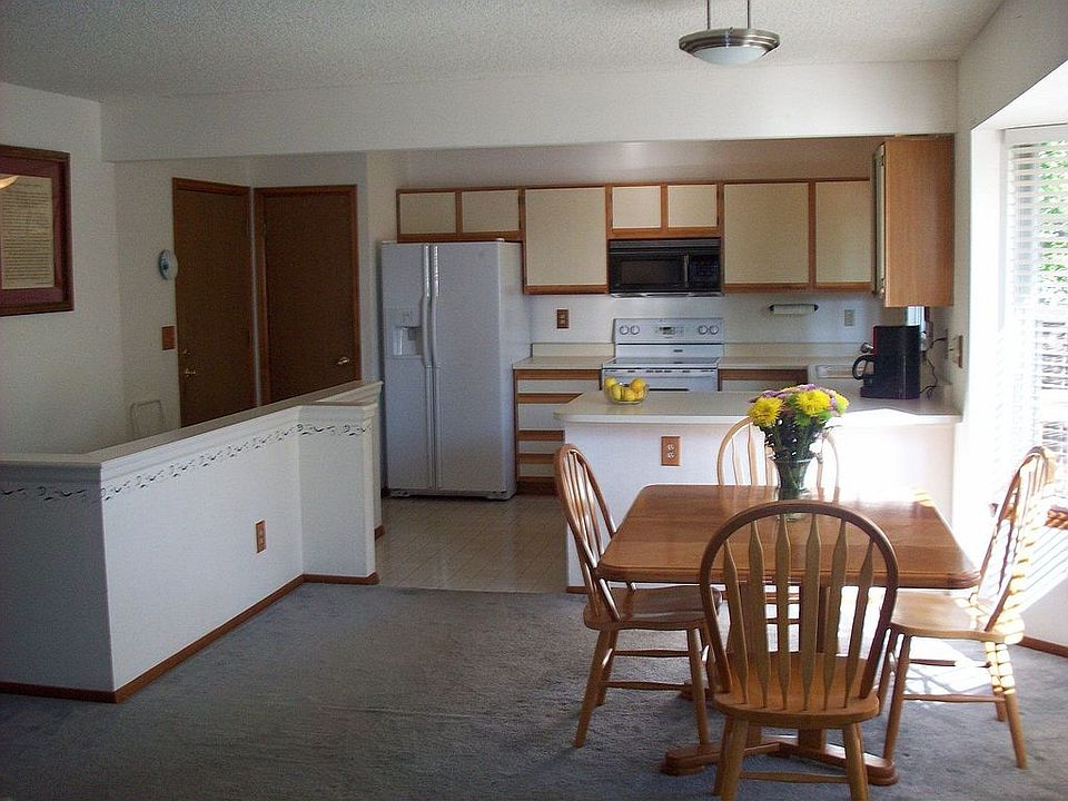 Breakfast Nook / Kitchen