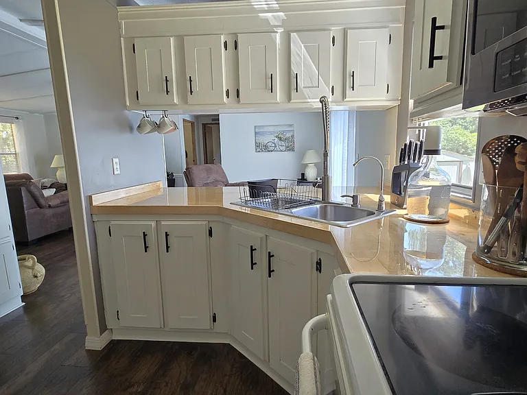 Kitchen
"Functional and welcoming kitchen with plenty of storage space."