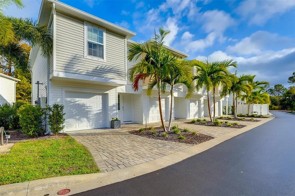 2 bed, 2.0 bath, 1098 sqft, $2,500 — Photo 1