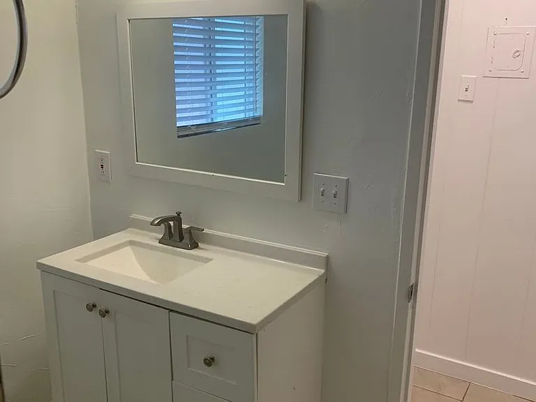 124 Chester Ave — Photo 12