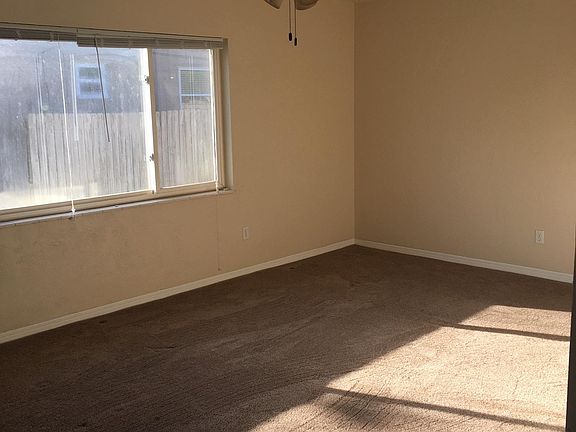 4th image of 809 61st Ave NE