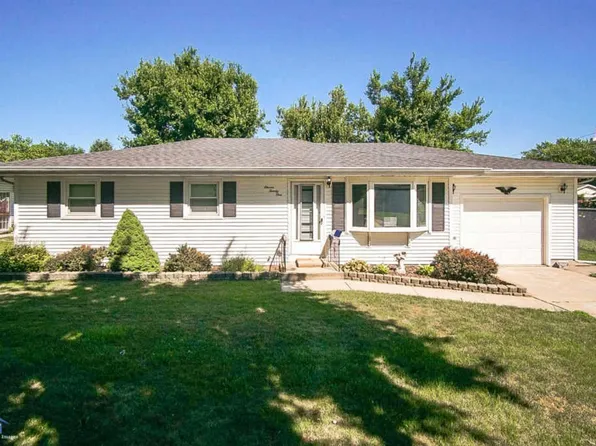 1121 S Dekalb St, Hobart, IN 46342