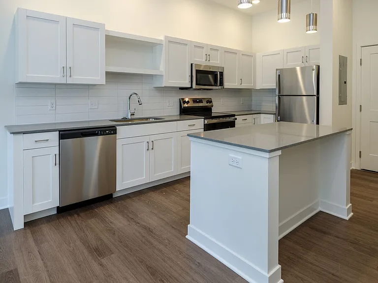 Rivers Edge Apartments — Photo 9