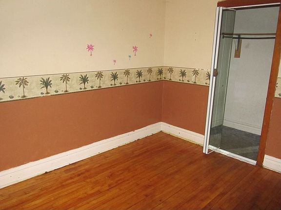 4th image of 1411 N 32nd Ave