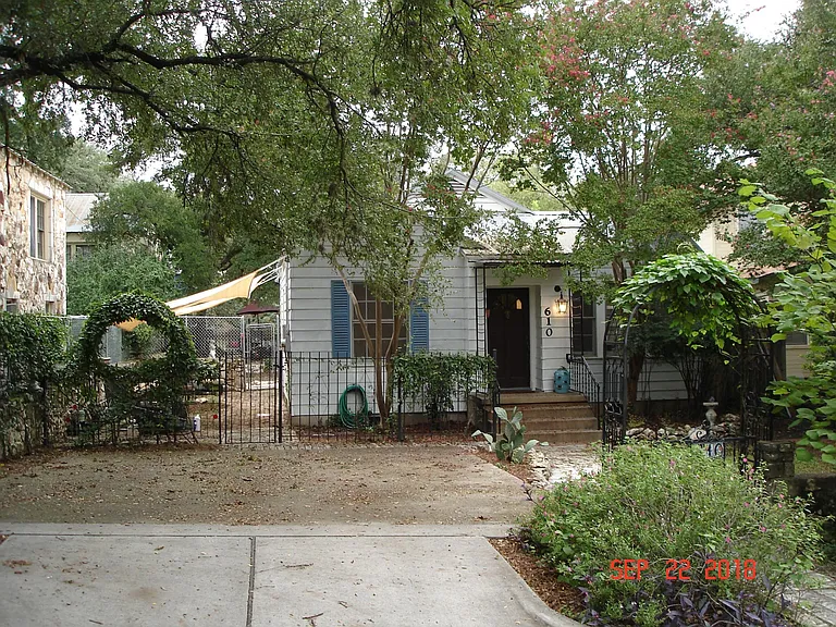 610 Cliff Dr — Photo 1