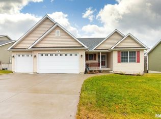 4 Buffalo Ct, Le Claire, IA 52753
