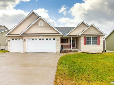 4 Buffalo Ct, Le Claire, IA, 52753