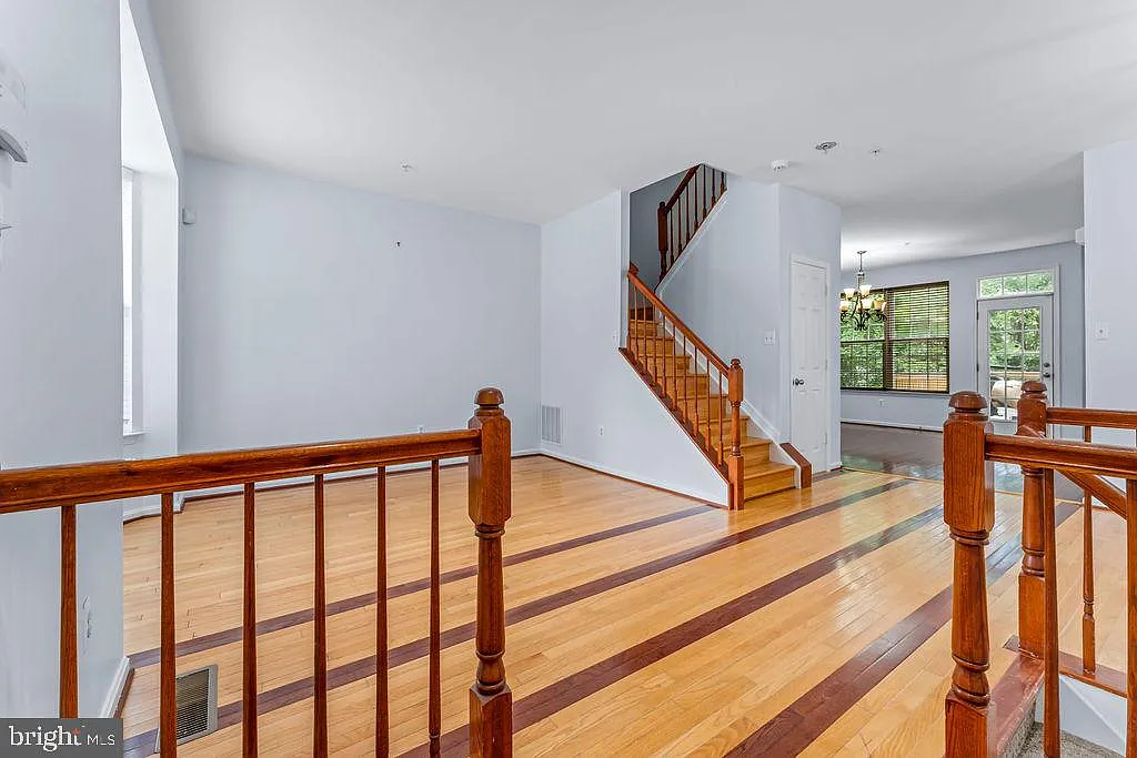 4 bed, 3.5 bath, 2332 sqft, $3,400 — Photo 2