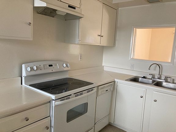 4th image of 25925 Viana Ave #8