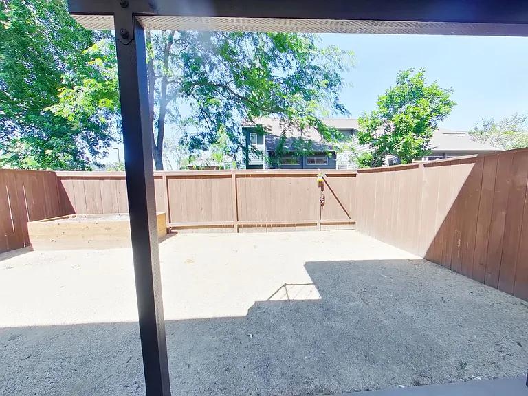 33 E 30th Ave — Photo 8