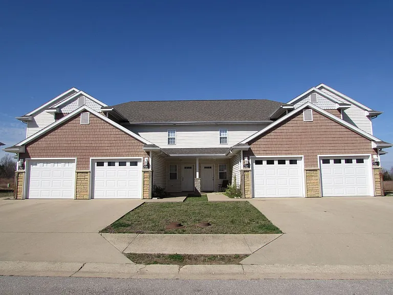 118 Andrews Dr — Photo 1