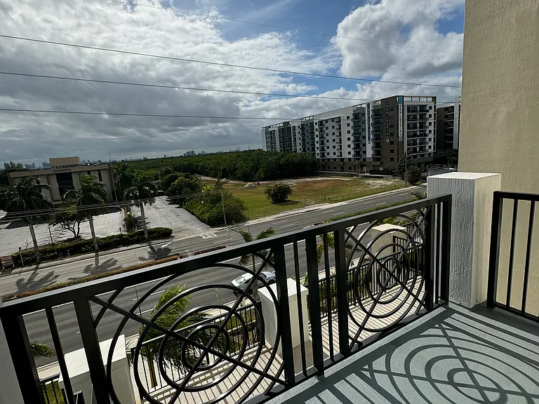 602 E Dania Beach Blvd #407 — Photo 8