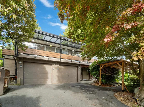 309 Gloucester Ct, Coquitlam, BC V3K 5S6