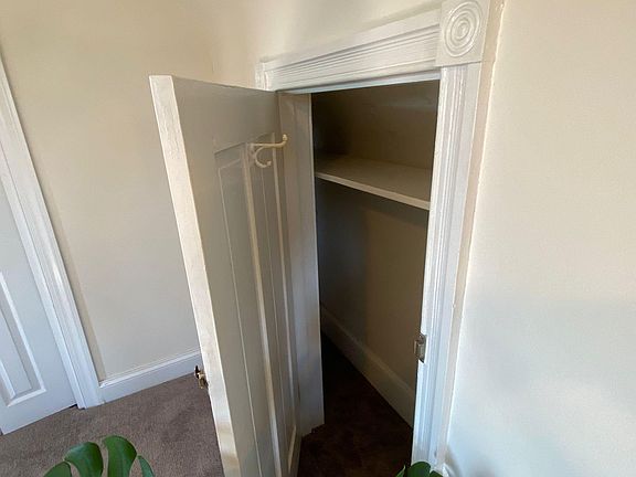 5th image of 562 Leverington Ave Floor 3
