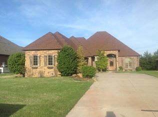 204 S Nelson Dr, Mustang, OK 73064