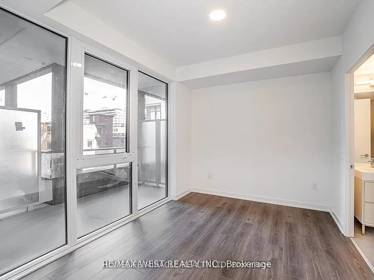 9 Tecumseth St #401 — Photo 16