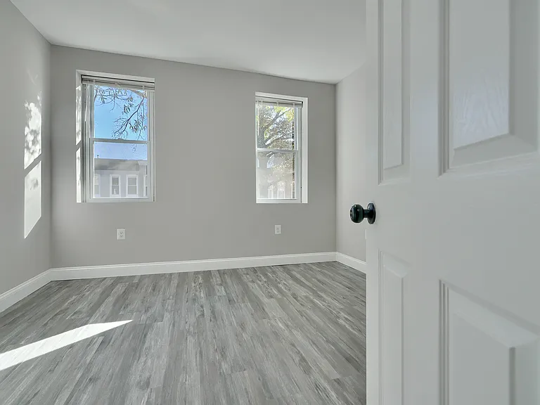 412 E Federal St — Photo 26