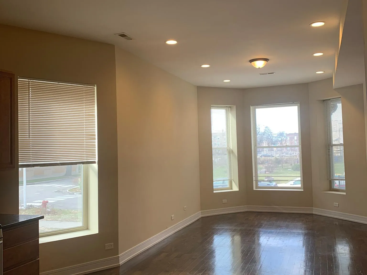 6551 S Ingleside Ave — Photo 3