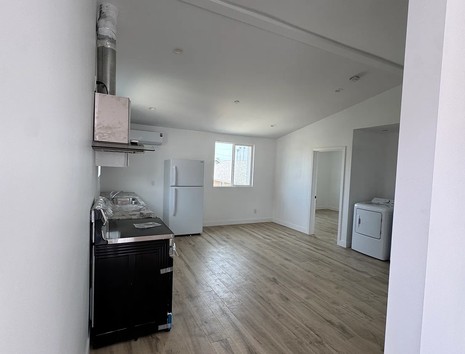 2 bed, 950 sqft, $2,200 — Photo 3