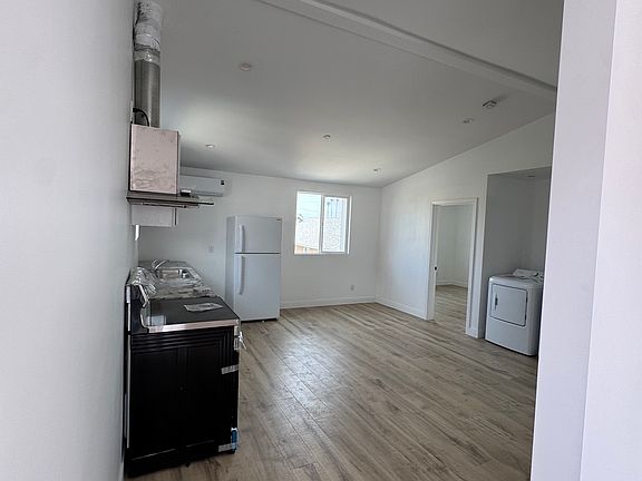 3rd image of 1328 W 87th St #A