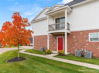 1304 Riversedge Dr #52, Saline, MI 48176