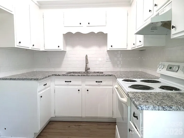 1308 Larkfield Ln #F — Photo 2