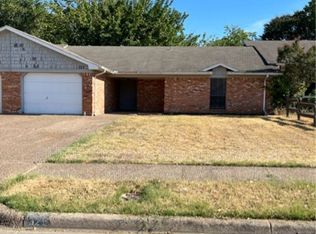321 Asbury Dr, Saginaw, TX 76179