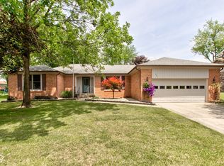 204 Creek Wood Dr, Greenfield, IN