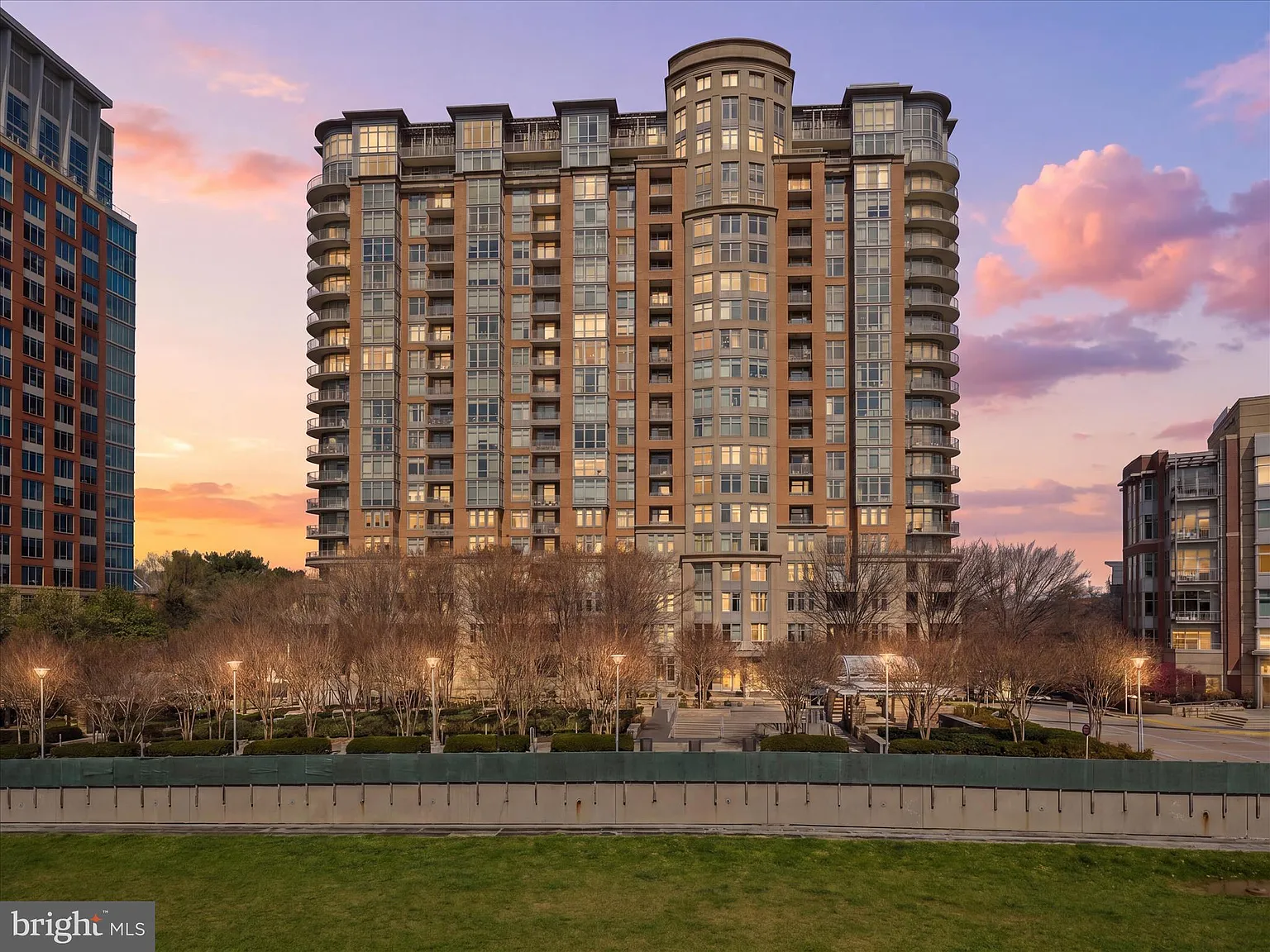 One Park Crest Condo — Photo 3