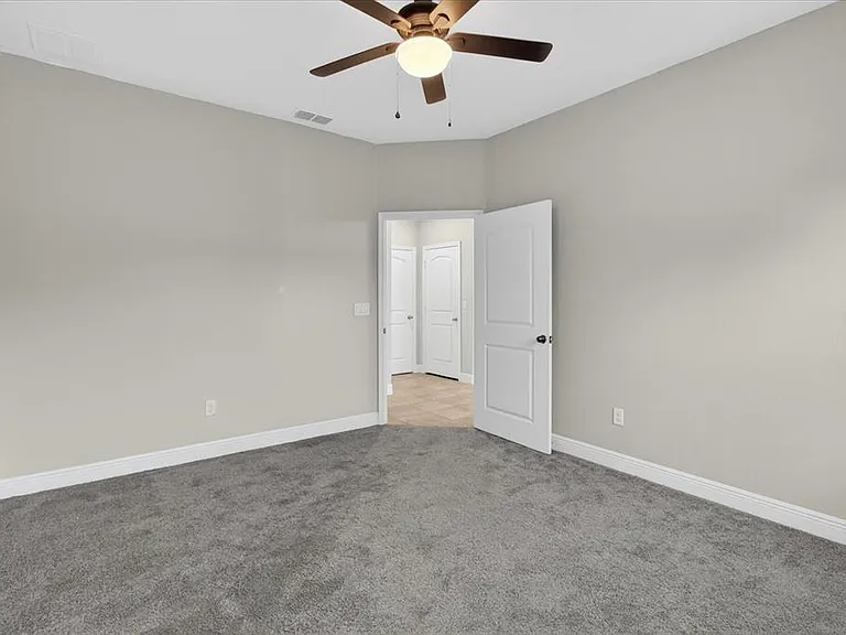 1389 Heritage Landings Dr — Photo 38