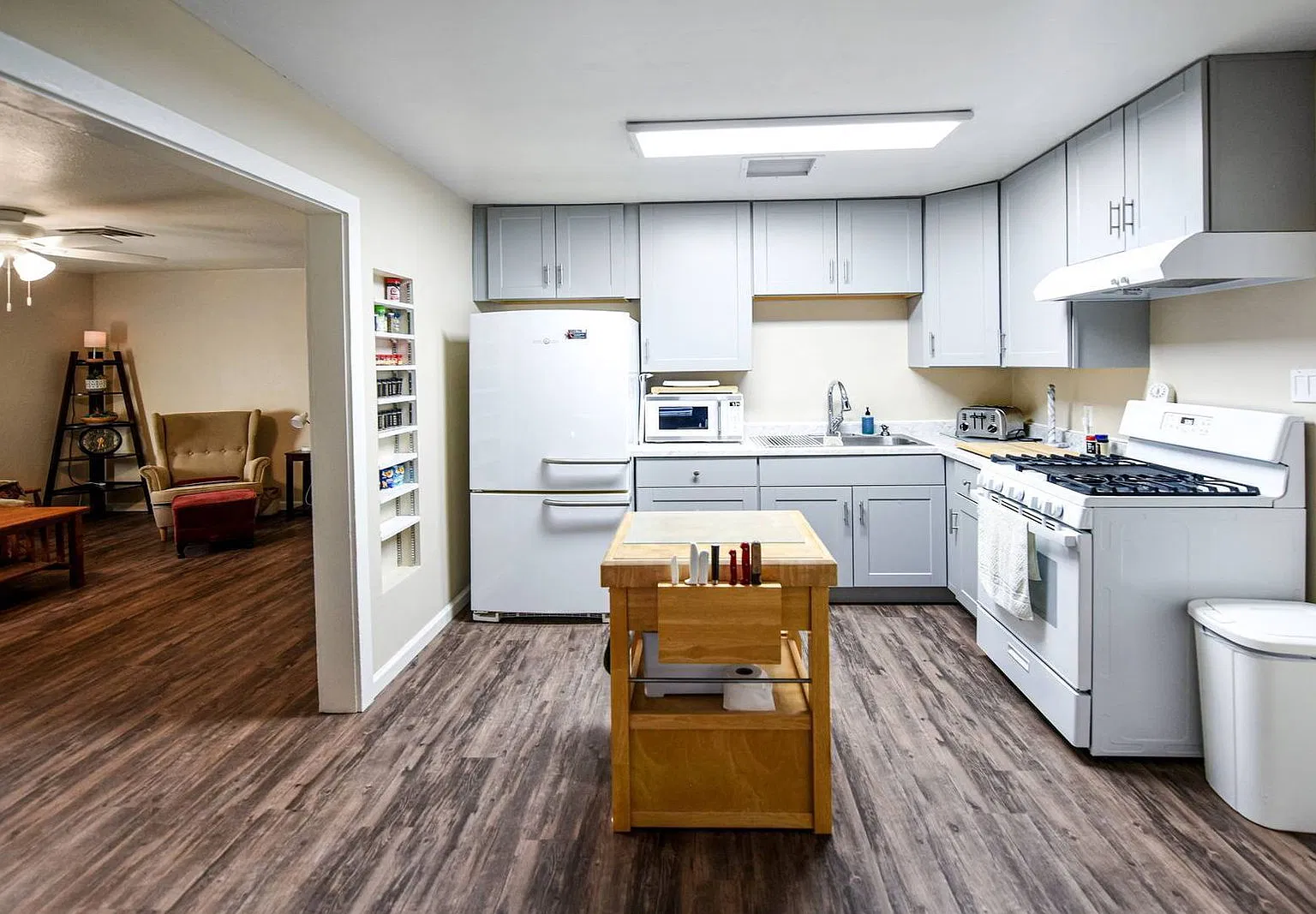 1 bed, 1.0 bath, 918 sqft, $1,650 — Photo 1