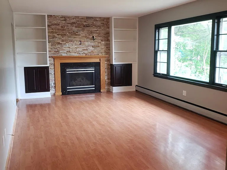 405 Creek Ln — Photo 6