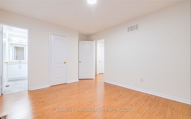 Oakville Townhouse for rent - 3 Bedrooms — photo 24