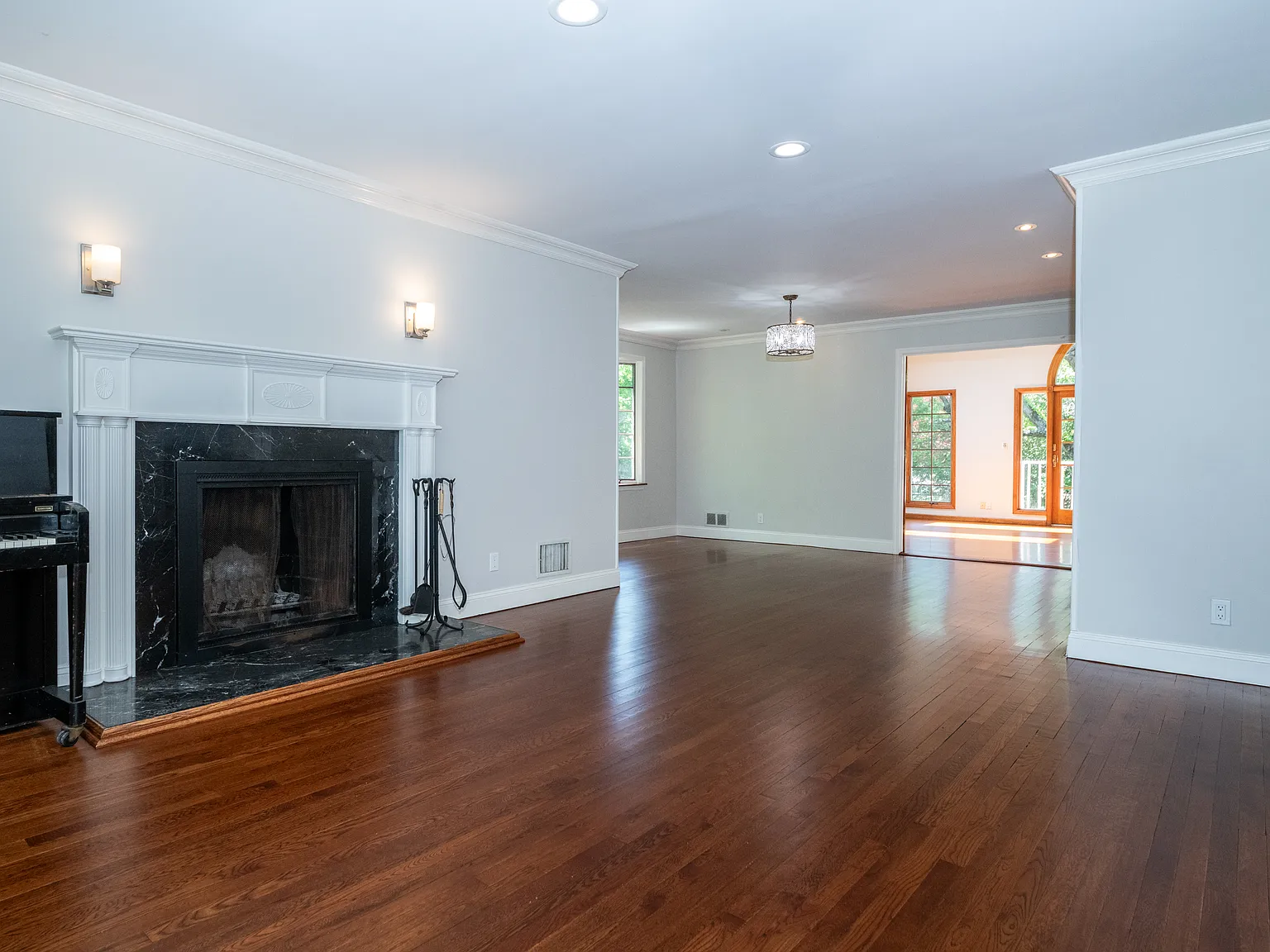 5 bed, 4278 sqft, $11,000 — Photo 4