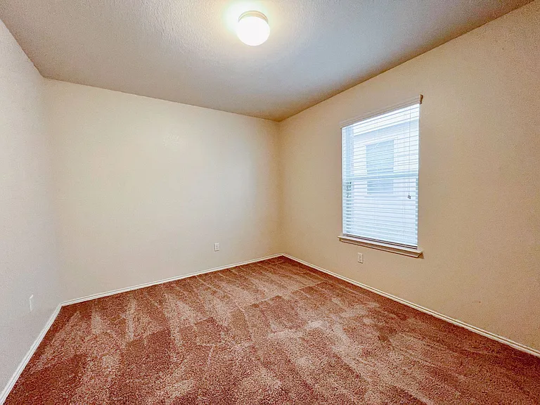 9107 Devonshire Ct — Photo 5